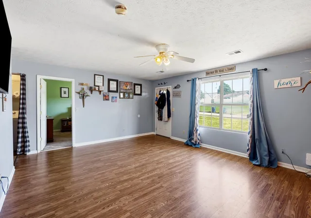 Photo 4 of Sale Pending at 213 Kiester Dr, Berea, KY 40403 | MLS# 26024499 | Listing updated on 2026-09-11