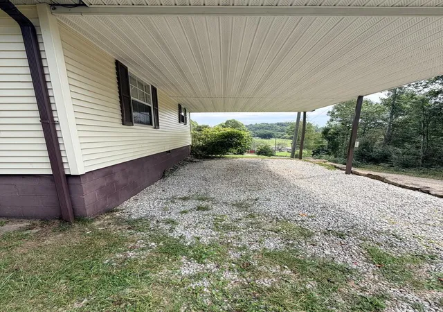 Photo 4 of Single family home for sale at 107 Ross Branch, Flatgap, KY 41219 | MLS# 26024260 | Listing updated on 2026-10-15