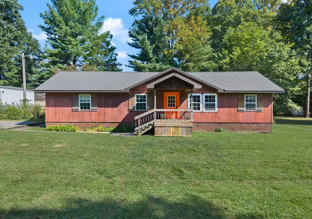 Single family home for sale at 42 Oakview Ln, London, KY 40741 | MLS# 26024554