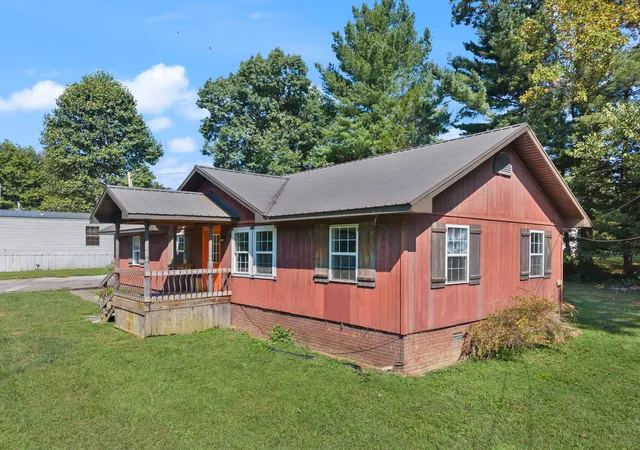 Photo 2 of Single family home for sale at 42 Oakview Ln, London, KY 40741 | MLS# 26024554 | Listing updated on 2026-09-07