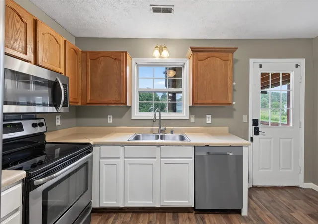 Photo 4 of Single family home for sale at 221 Grant Ave, Oak Grove, KY 42262 | MLS# 26024593 | Listing updated on 2026-10-01