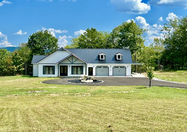 Photo 1 of Single family home for sale at 600 Colyer Rd, Bronston, KY 42518 | MLS# 26024501 | Listing updated on 2026-09-08
