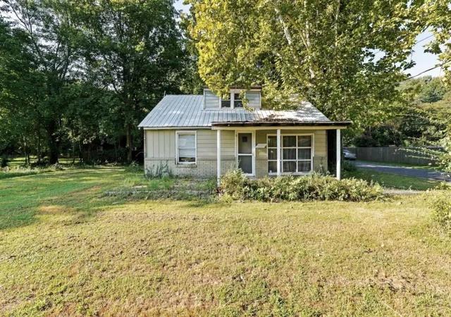 Photo 1 of Single family home for sale at 1100 Starke Ave, Paducah, KY 42003 | MLS# 26024306 | Listing updated on 2026-09-11