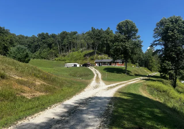 Photo 3 of Single family home for sale at 523 King Branch Rd, Campton, KY 41301 | MLS# 26024303 | Listing updated on 2026-10-13