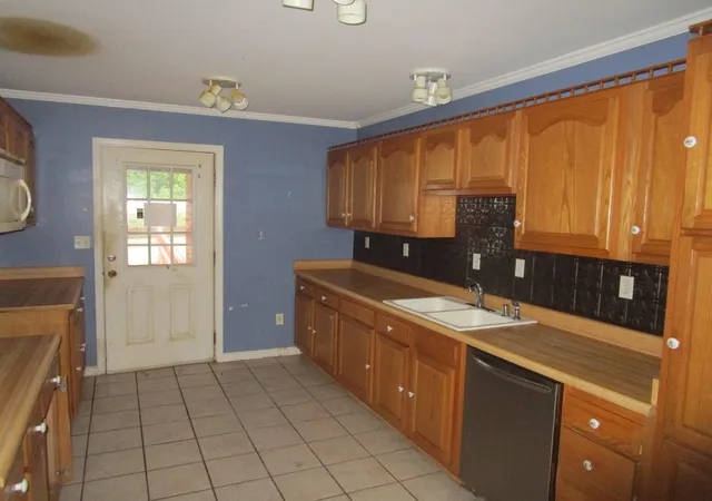 Photo 2 of Sale Pending at 307 Cardinal Ct, Irvine, KY 40336 | MLS# 26024302 | Listing updated on 2026-09-14