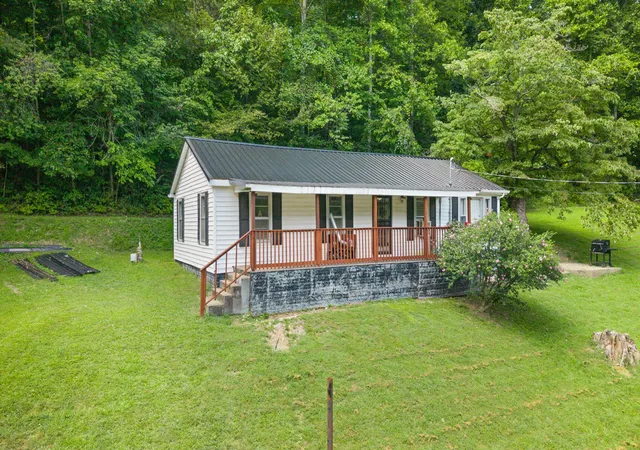 Photo 2 of Single family home for sale at 16202 State Hwy 200, Monticello, KY 42633 | MLS# 26024309 | Listing updated on 2026-09-04