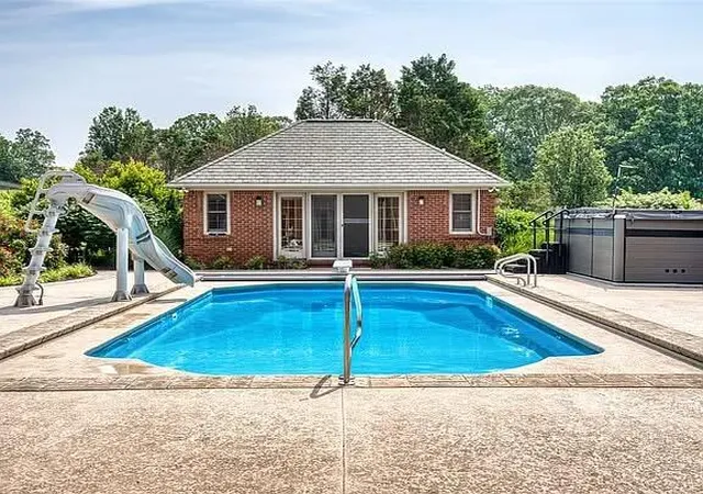Photo 3 of Single family home for sale at 122 Fairway Acres Dr, Dunmor, KY 42339 | MLS# 26024319 | Listing updated on 2026-09-04