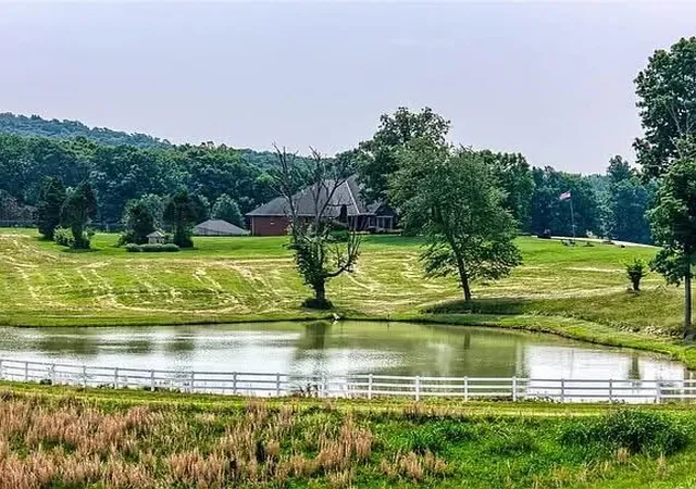 Photo 4 of Single family home for sale at 122 Fairway Acres Dr, Dunmor, KY 42339 | MLS# 26024319 | Listing updated on 2026-09-04