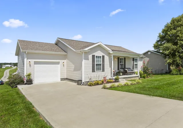 Photo 2 of Single family home for sale at 176 Mallard Dr, Mount Sterling, KY 40353 | MLS# 26024325 | Listing updated on 2026-09-04