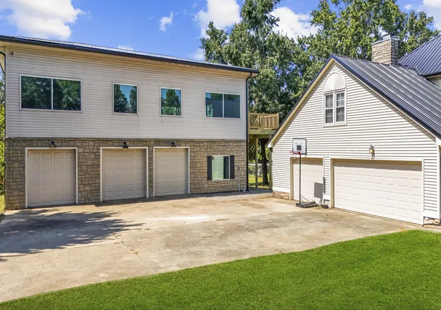 Photo 4 of Sale Pending at 105 Amy Ln, Georgetown, KY 40324 | MLS# 26024445 | Listing updated on 2026-09-11