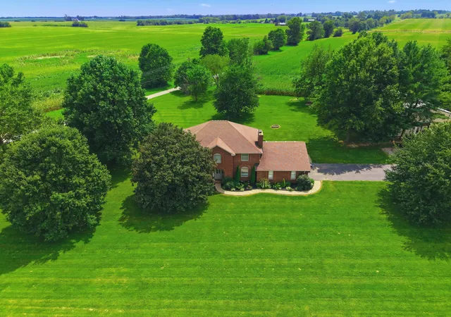 Photo 2 of Single family home for sale at 500 Handy Pike, Harrodsburg, KY 40330 | MLS# 26024337 | Listing updated on 2026-09-04