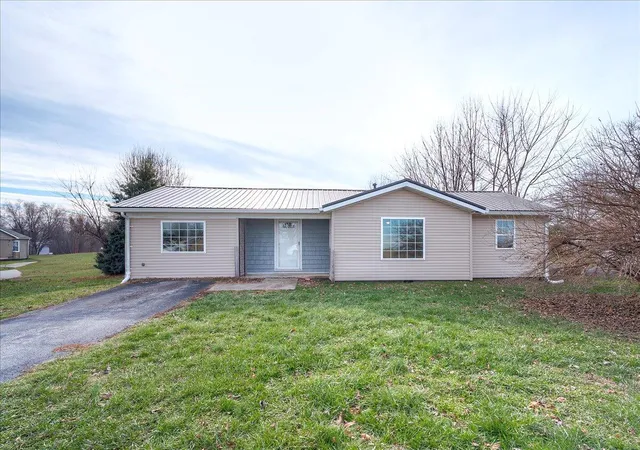 Photo 1 of Sale Pending at 103 Spring Valley Rd, Danville, KY 40422 | MLS# 26024537 | Listing updated on 2026-09-08