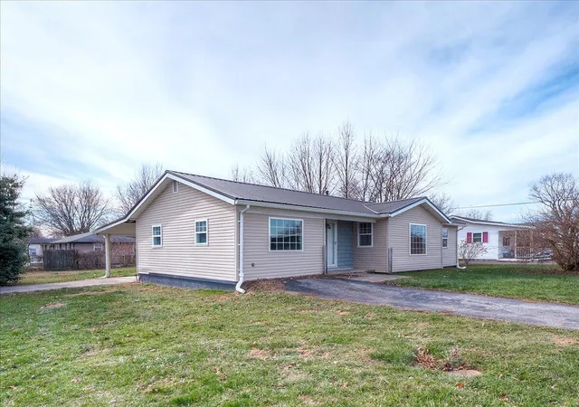 Photo 2 of Sale Pending at 103 Spring Valley Rd, Danville, KY 40422 | MLS# 26024537 | Listing updated on 2026-09-08