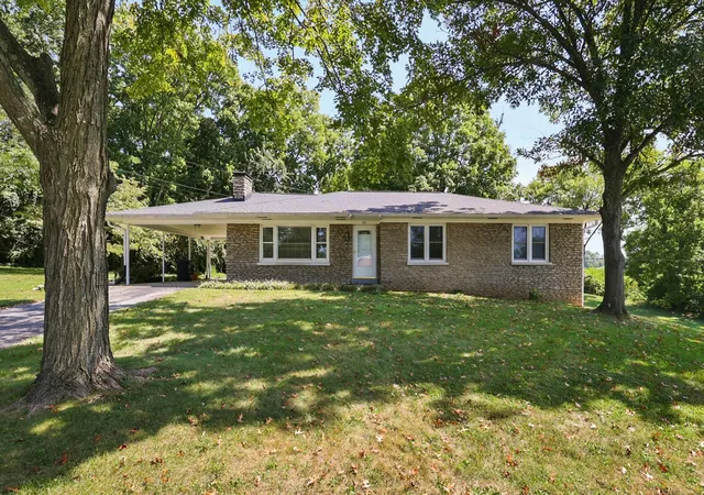 Photo 1 of Single family home for sale at 525 Mohegan Trl, Frankfort, KY 40601 | MLS# 26024431 | Listing updated on 2026-09-16