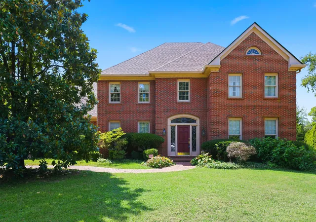 Photo 1 of Single family home for sale at 886 Mcmeekin Pl, Lexington, KY 40502 | MLS# 26024645 | Listing updated on 2026-09-15