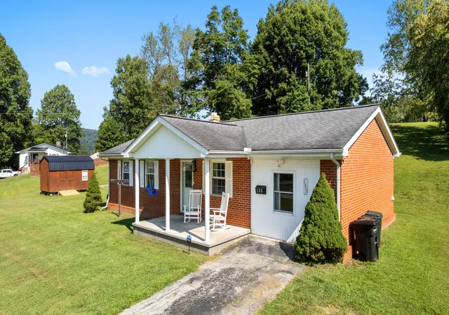 Photo 3 of Single family home for sale at 135 Shawnee Dr, Vanceburg, KY 41179 | MLS# 26024420 | Listing updated on 2026-09-04