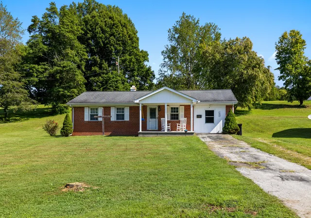 Photo 3 of Single family home for sale at 135 Shawnee Dr, Vanceburg, KY 41179 | MLS# 26024420 | Listing updated on 2026-09-04