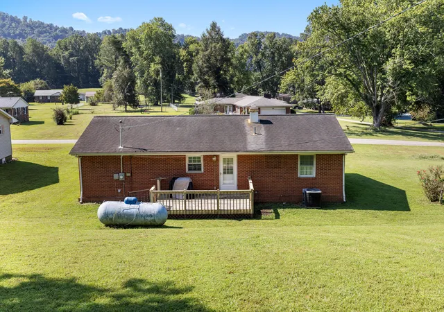 Photo 4 of Single family home for sale at 135 Shawnee Dr, Vanceburg, KY 41179 | MLS# 26024420 | Listing updated on 2026-09-04