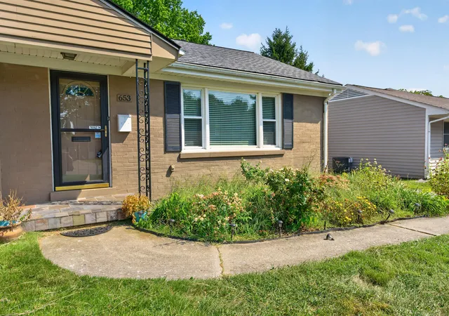 Photo 3 of Single family home for sale at 653 Cardinal Ln, Lexington, KY 40503 | MLS# 26024498 | Listing updated on 2026-10-13