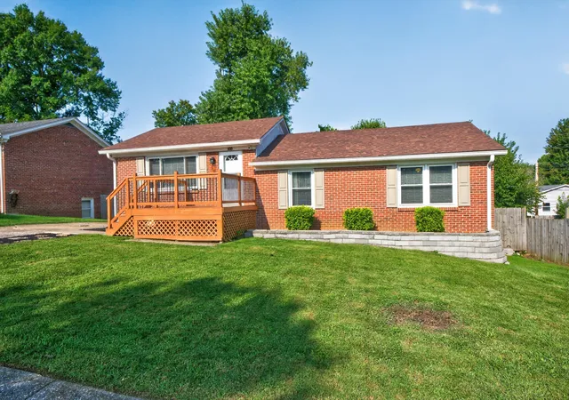 Photo 2 of Sale Pending at 103 Briarwood Dr, Nicholasville, KY 40356 | MLS# 26024391 | Listing updated on 2026-09-08