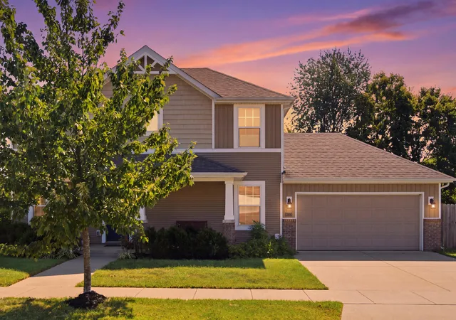 Photo 2 of Sale Pending at 417 White Oak Tr, Lexington, KY 40511 | MLS# 26024392 | Listing updated on 2026-10-23