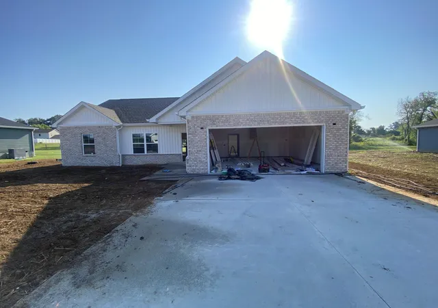 Photo 1 of Single family home for sale at 40 Fieldstone Cir, Cadiz, KY 42211 | MLS# 26024390 | Listing updated on 2026-09-14