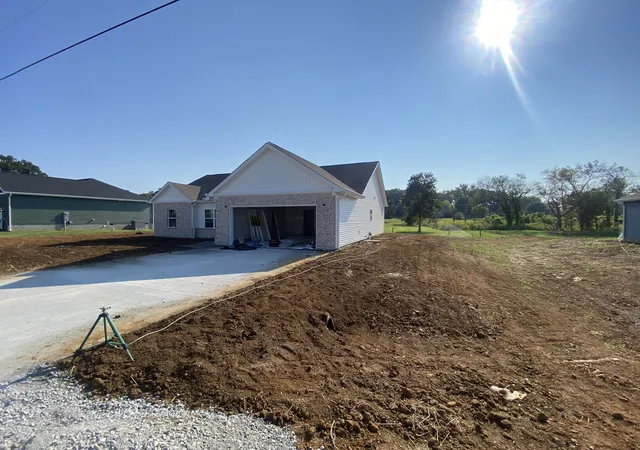 Photo 2 of Single family home for sale at 40 Fieldstone Cir, Cadiz, KY 42211 | MLS# 26024390 | Listing updated on 2026-09-14