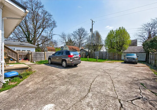 Listing Photo 2 - Condo for sale in building located at 270 Sherman Ave, Lexington, KY 40502 - Unit #