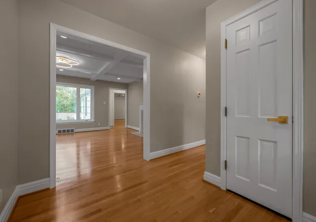 Photo 3 of Single family home for sale at 1820 Richmond Rd, Lexington, KY 40502 | MLS# 26024479 | Listing updated on 2026-09-15