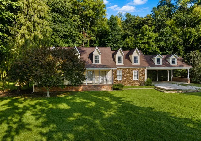 Photo 3 of Single family home for sale at 5084 Middle Frk Rd, Salyersville, KY 41465 | MLS# 26024517 | Listing updated on 2026-09-12
