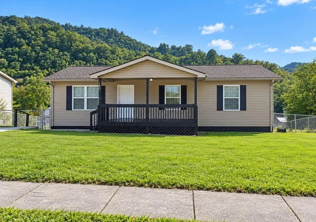 Photo 1 of Single family home for sale at 140 Station Ln, Harlan, KY 40831 | MLS# 26024485 | Listing updated on 2026-09-05
