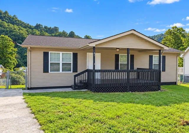 Photo 2 of Single family home for sale at 140 Station Ln, Harlan, KY 40831 | MLS# 26024485 | Listing updated on 2026-09-05