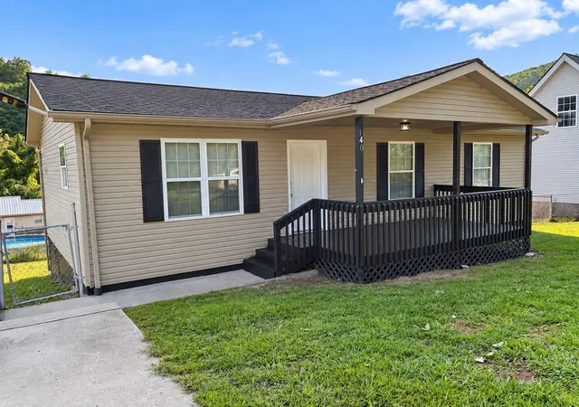 Photo 3 of Single family home for sale at 140 Station Ln, Harlan, KY 40831 | MLS# 26024485 | Listing updated on 2026-09-05