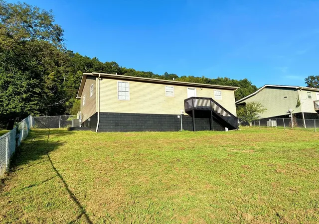 Photo 3 of Single family home for sale at 140 Station Ln, Harlan, KY 40831 | MLS# 26024485 | Listing updated on 2026-09-05
