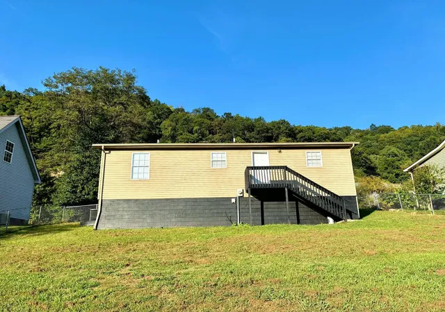 Photo 4 of Single family home for sale at 140 Station Ln, Harlan, KY 40831 | MLS# 26024485 | Listing updated on 2026-09-05