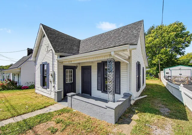 Photo 2 of Single family home for sale at 119 Nichols St, Danville, KY 40422 | MLS# 26024405 | Listing updated on 2026-09-09