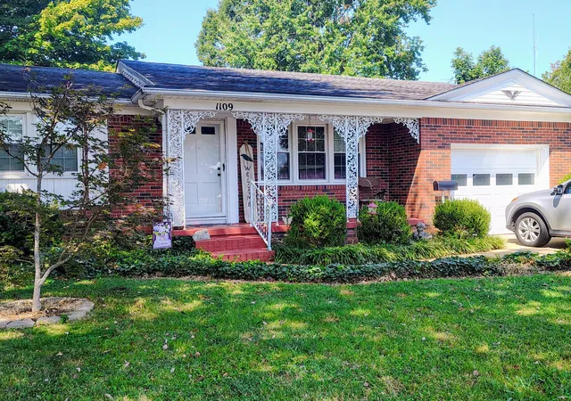 Photo 2 of Single family home for sale at 1109 Foster St, Mayfield, KY 42066 | MLS# 26024522 | Listing updated on 2026-09-06