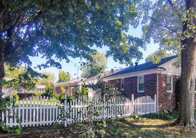 Photo 3 of Single family home for sale at 1109 Foster St, Mayfield, KY 42066 | MLS# 26024522 | Listing updated on 2026-09-06
