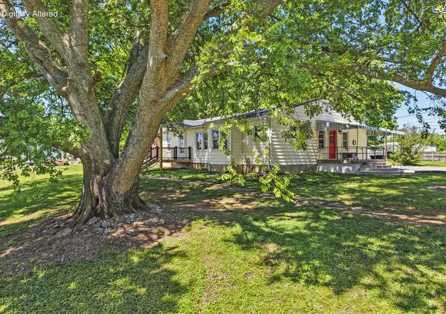 Photo 3 of Sale Pending at 44 Horseshoe Dr, Paris, KY 40361 | MLS# 26024408 | Listing updated on 2026-10-01