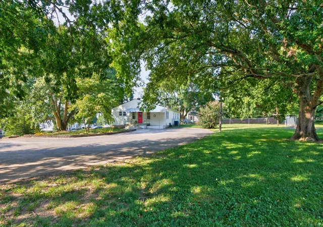 Photo 46 of Sale Pending at 44 Horseshoe Dr, Paris, KY 40361 | MLS# 26024408 | Listing updated on 2026-10-01