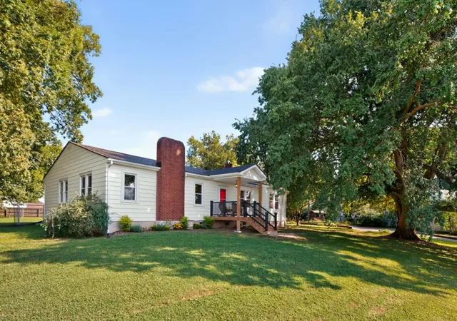 Photo 4 of Sale Pending at 44 Horseshoe Dr, Paris, KY 40361 | MLS# 26024408 | Listing updated on 2026-10-01