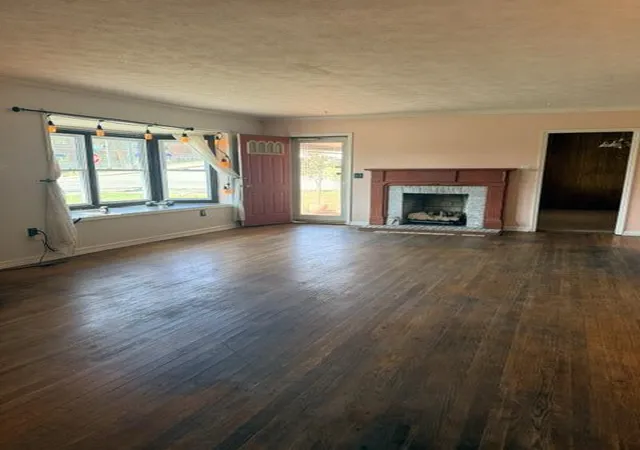 Photo 2 of Sale Pending at 420 N Hill St, London, KY 40741 | MLS# 26024417 | Listing updated on 2026-09-19