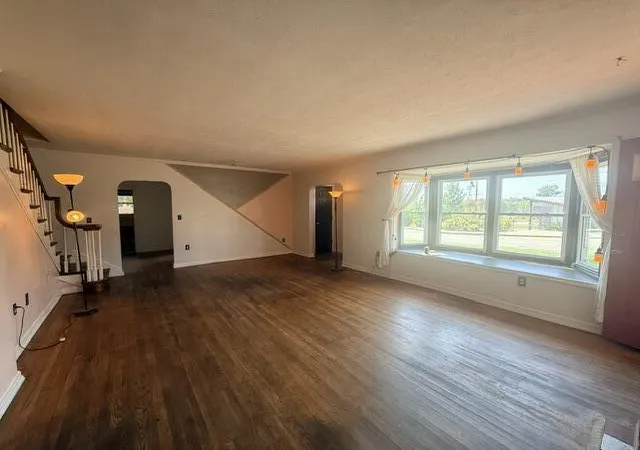 Photo 3 of Sale Pending at 420 N Hill St, London, KY 40741 | MLS# 26024417 | Listing updated on 2026-09-19