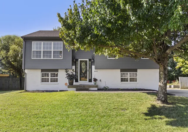 Photo 1 of Sale Pending at 800 Pinoak Dr, Nicholasville, KY 40356 | MLS# 26024418 | Listing updated on 2026-10-03