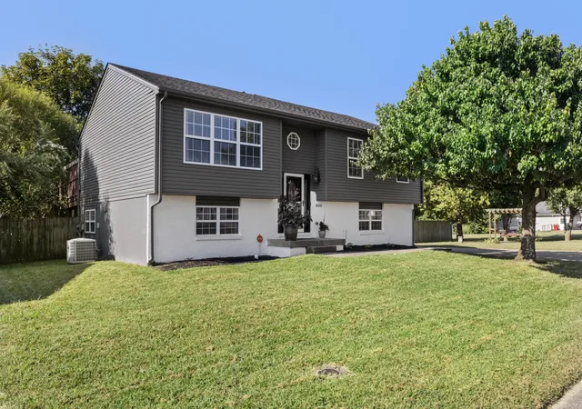 Photo 2 of Sale Pending at 800 Pinoak Dr, Nicholasville, KY 40356 | MLS# 26024418 | Listing updated on 2026-10-03