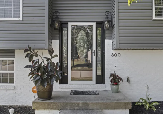 Photo 3 of Sale Pending at 800 Pinoak Dr, Nicholasville, KY 40356 | MLS# 26024418 | Listing updated on 2026-10-03