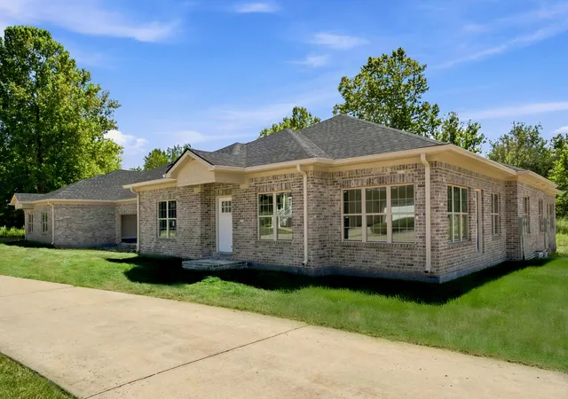 Photo 2 of Townhouse for sale at 109 Arbor Ct, Frankfort, KY 40601 | MLS# 26024811 | Listing updated on 2026-09-09