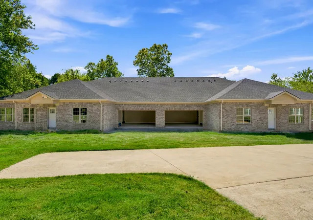 Photo 2 of Townhouse for sale at 109 Arbor Ct, Frankfort, KY 40601 | MLS# 26024811 | Listing updated on 2026-09-09