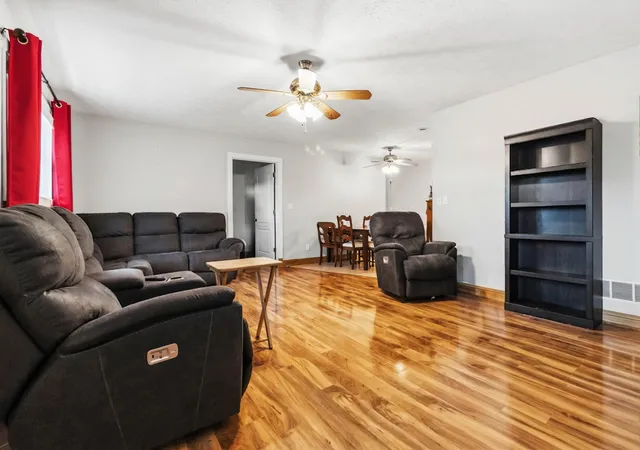 Photo 2 of Single family home for sale at 137 Butcher Ests Rd, Russell Springs, KY 42642 | MLS# 26024505 | Listing updated on 2026-09-12