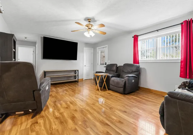Photo 4 of Single family home for sale at 137 Butcher Ests Rd, Russell Springs, KY 42642 | MLS# 26024505 | Listing updated on 2026-09-12